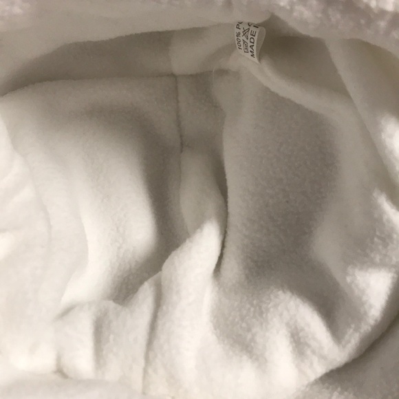 Fuzzy child’s hat. - Picture 5 of 6